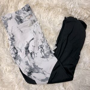 Victoria’s Secret Pink black and white marble leggings small